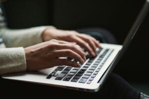 Professors can spot AI-generated essays faster than you think! Skyline Academics’ AI detect expert guide explains how they do it—and how to write ethically in the age of AI.