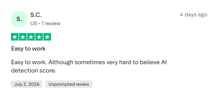 Trustpilot review saying QuillBot is super accurate