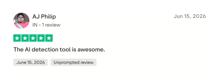 Trustpilot review saying QuillBot is easy to work with