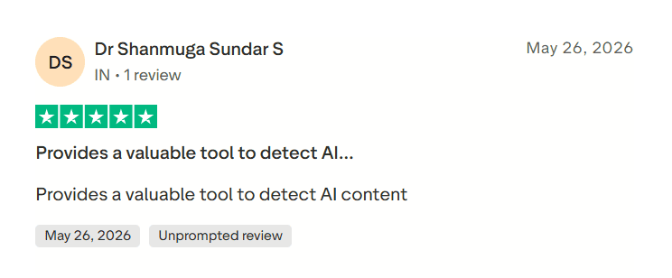 Positive Trustpilot review saying QuillBot detects AI content well